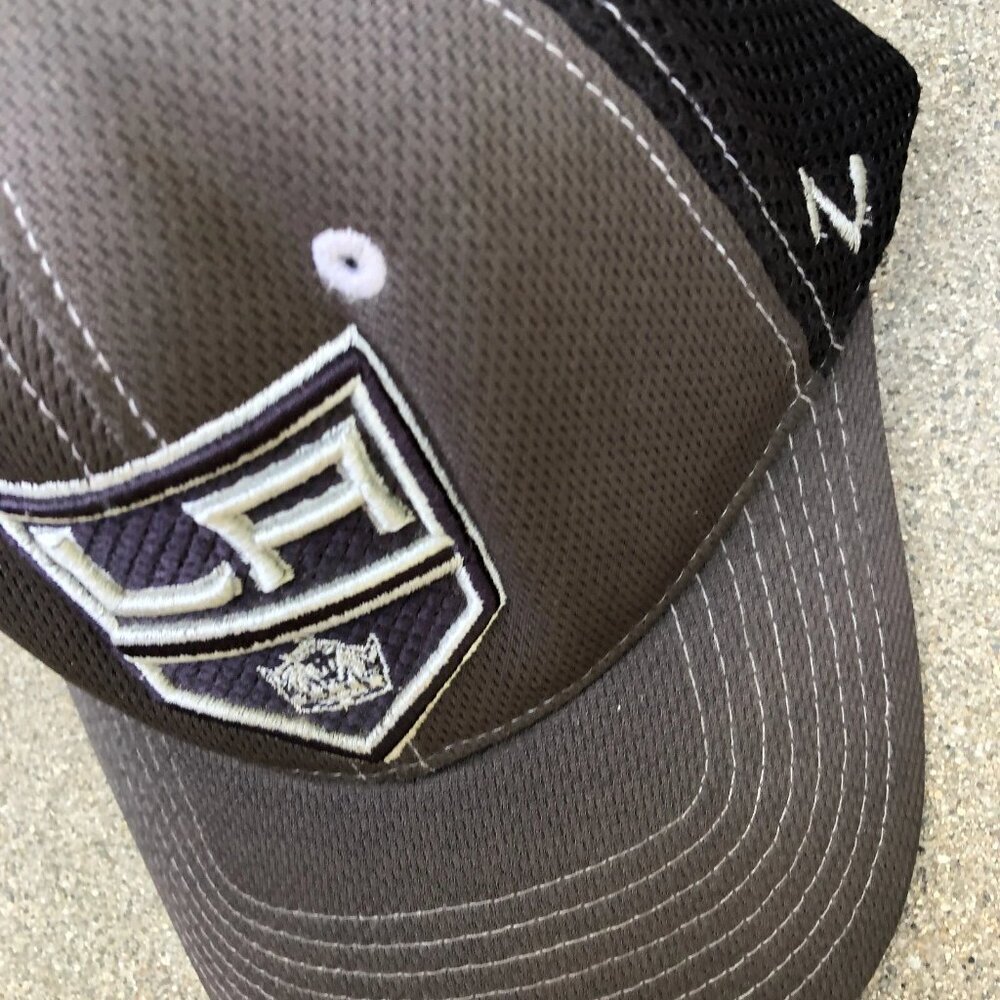 VTG ZEPHYR Los Angeles Kings Fitted Hat Men's XL Mesh Grey NHL Cap Black - Picture 2 of 5